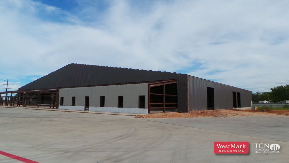 Dock High Warehouse for Lease : 1115 S Loop 289, Lubbock, TX 79412